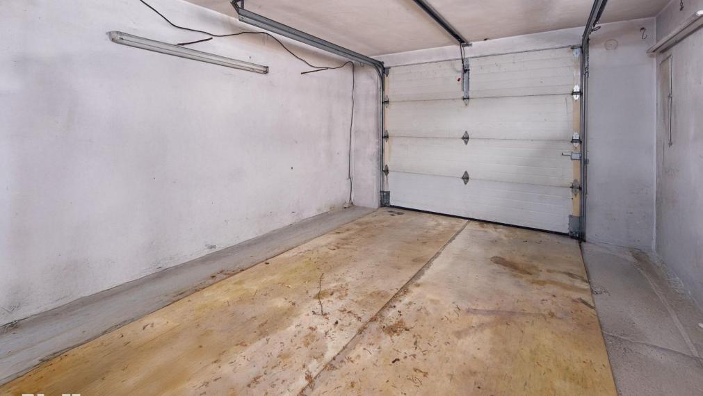 Neibrs | Na predaj 2 rodinné domy s garážou a samostatnou bytovou jednotkou, pozemok 1115 m2