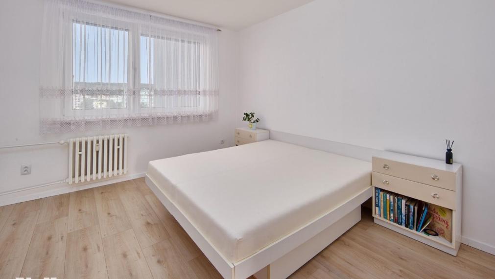 Neibrs | 4 izb. byt s loggiou na Nejedlého ul. v Dúbravke