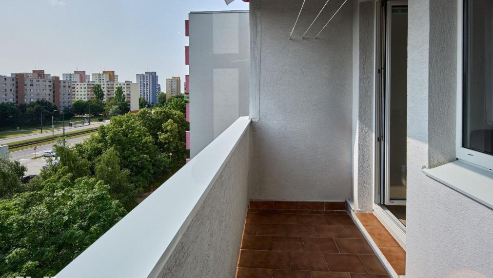 Neibrs | 4 izb. byt s loggiou na Nejedlého ul. v Dúbravke