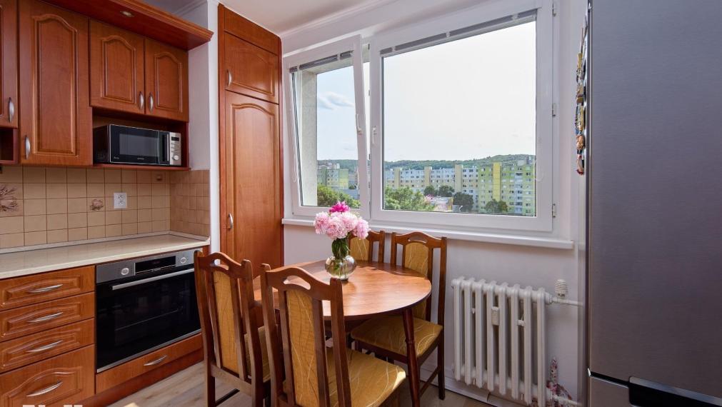 Neibrs | 4 izb. byt s loggiou na Nejedlého ul. v Dúbravke