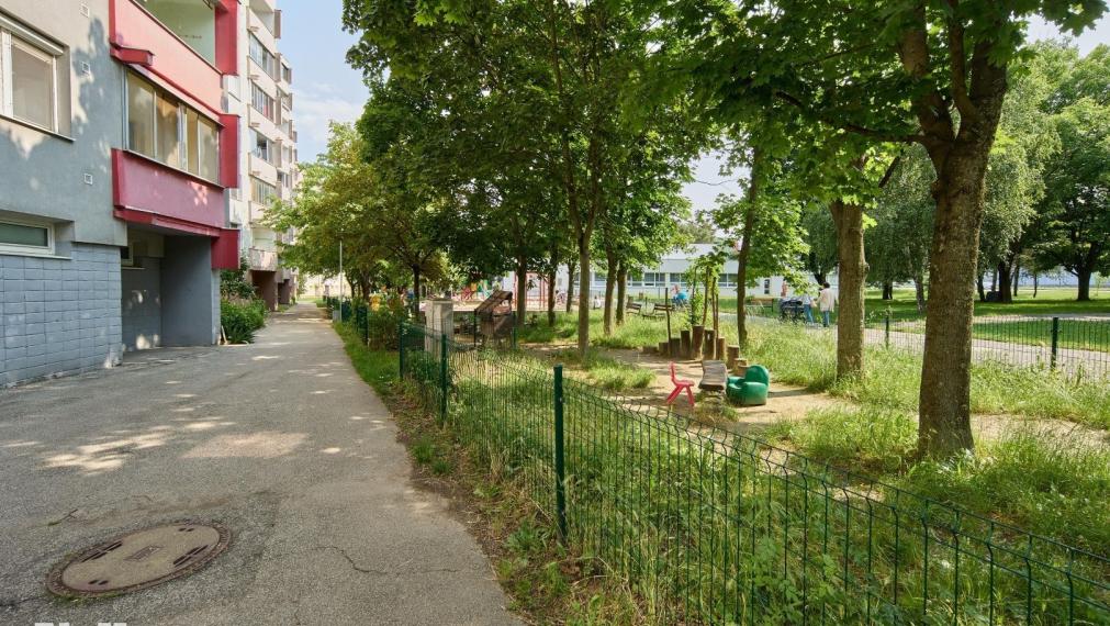 Neibrs | 4 izb. byt s loggiou na Nejedlého ul. v Dúbravke