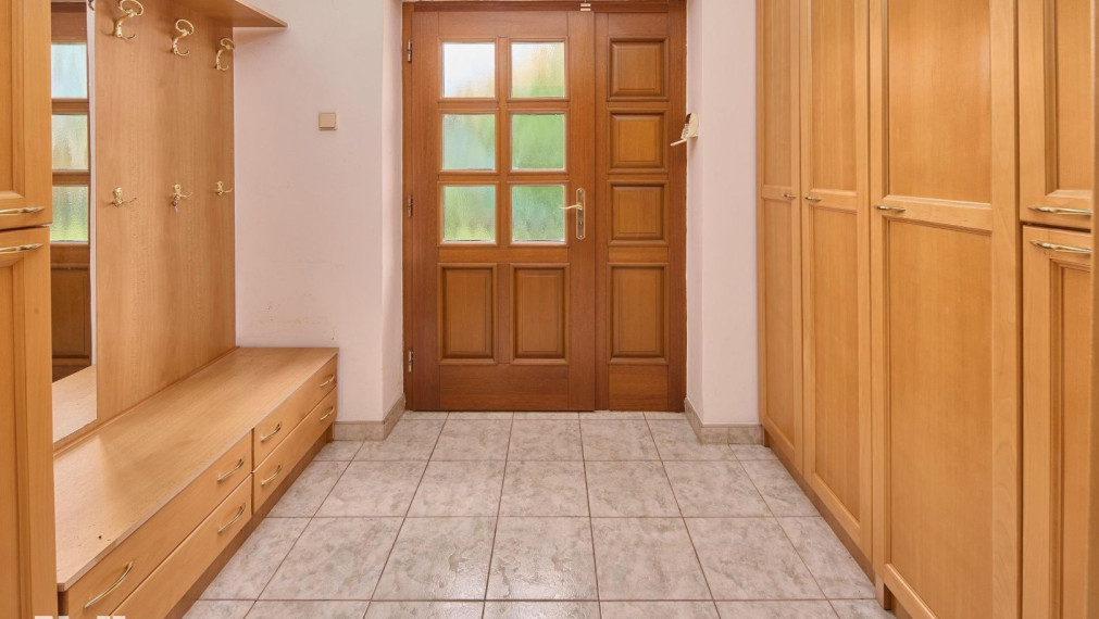 Neibrs | Predaj 6 izb. RD s garážou a vínnou pivničkou na pozemku 2775 m2