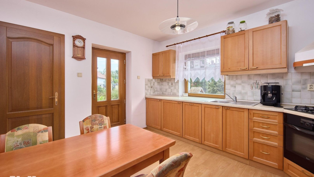 Neibrs | Predaj 6 izb. RD s garážou a vínnou pivničkou na pozemku 2775 m2