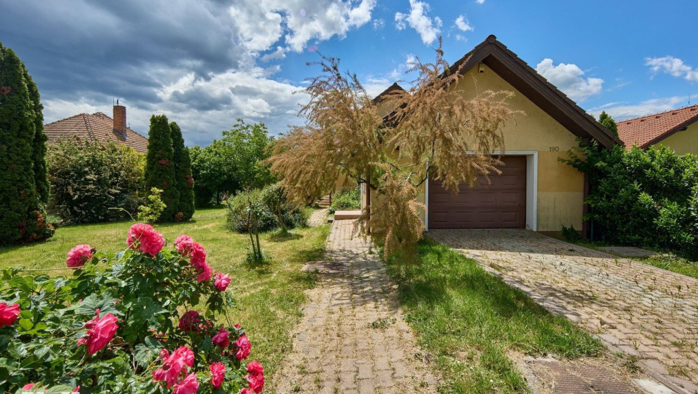 Neibrs | Predaj 6 izb. RD s garážou a vínnou pivničkou na pozemku 2775 m2