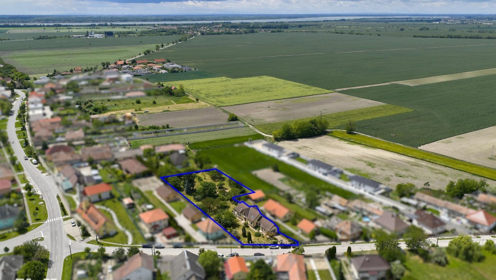 Neibrs | Predaj 6 izb. RD s garážou a vínnou pivničkou na pozemku 2775 m2