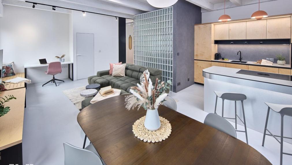 Neibrs | Štýlový, priestranný 2 izb byt so šatníkom, veľkou spálňou a kvalitným prevedením, Justičná ul.