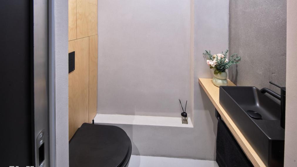 Neibrs | Štýlový, priestranný 2 izb byt so šatníkom, veľkou spálňou a kvalitným prevedením, Justičná ul.