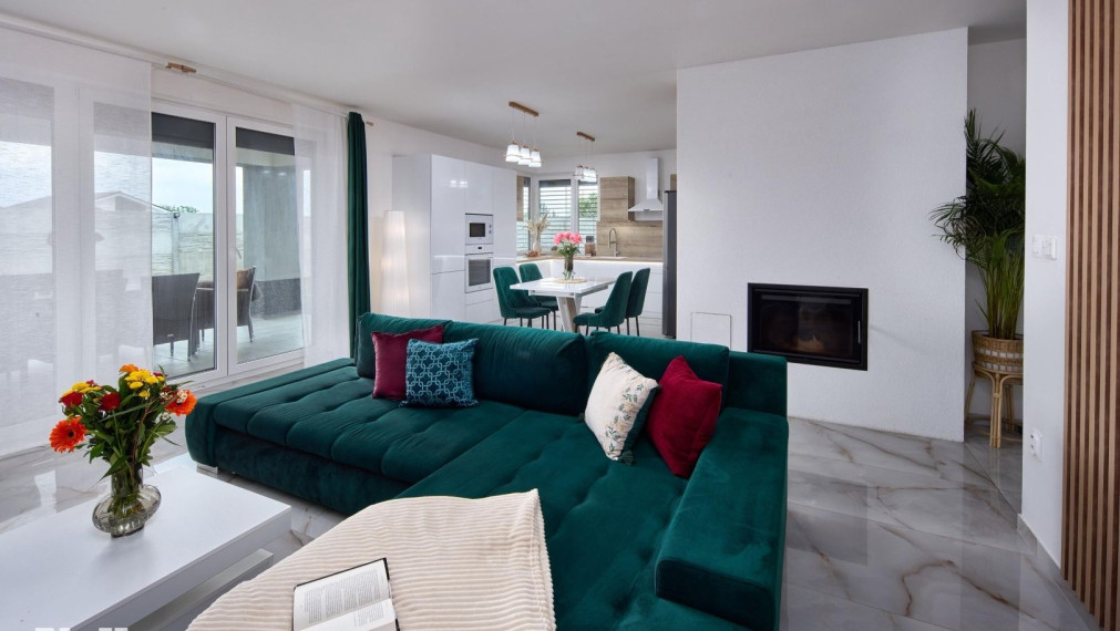 Neibrs | (4) izbový štýlový rodinný dom s pozemkom v Lehniciach okres Dunajská Streda