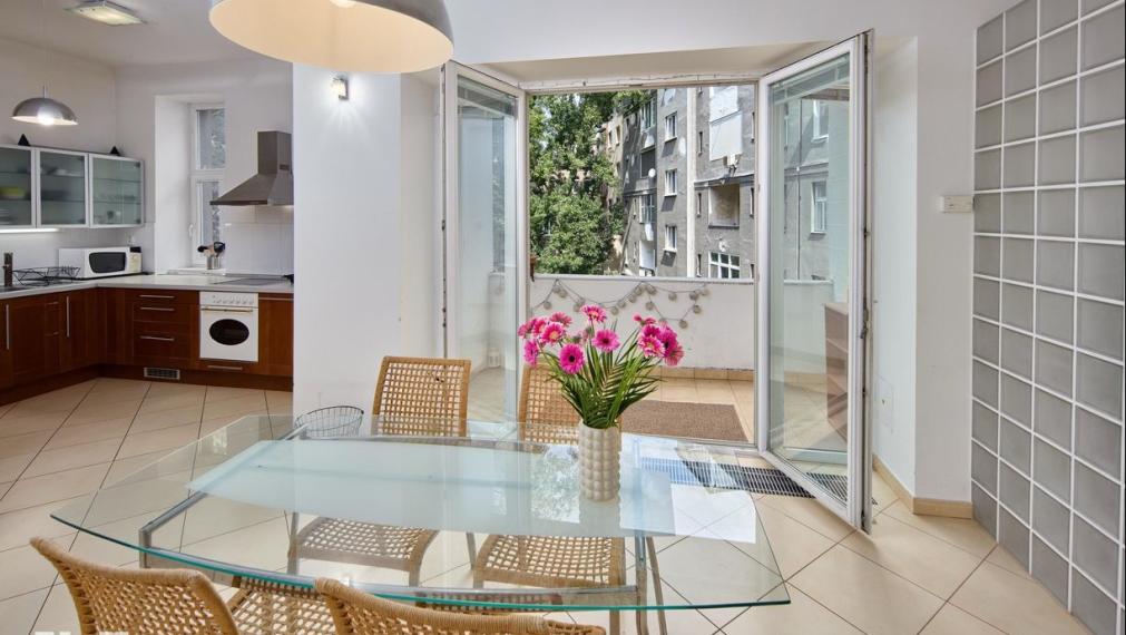 Neibrs | Staromestský krásny 120 m2 veľký, 3 izb. byt na Blumentálskej ulici