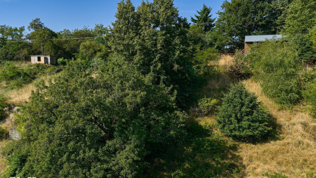 Neibrs | 1100m2 - Rača - výhľad na Bratislavu, dva vstupy na pozemok, vedľa lesa