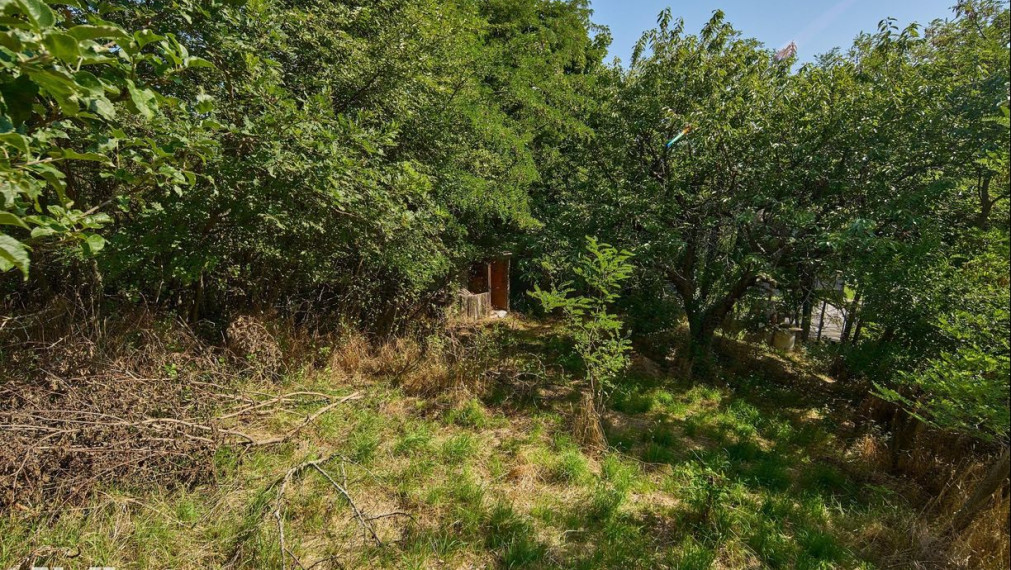 Neibrs | 1100m2 - Rača - výhľad na Bratislavu, dva vstupy na pozemok, vedľa lesa