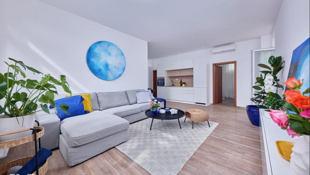 Neibrs | predaj (2) izbový byt s balkónom (kompletne zariadený) v zrekonštruovanej historickej budove na Palisádach v Bratislave