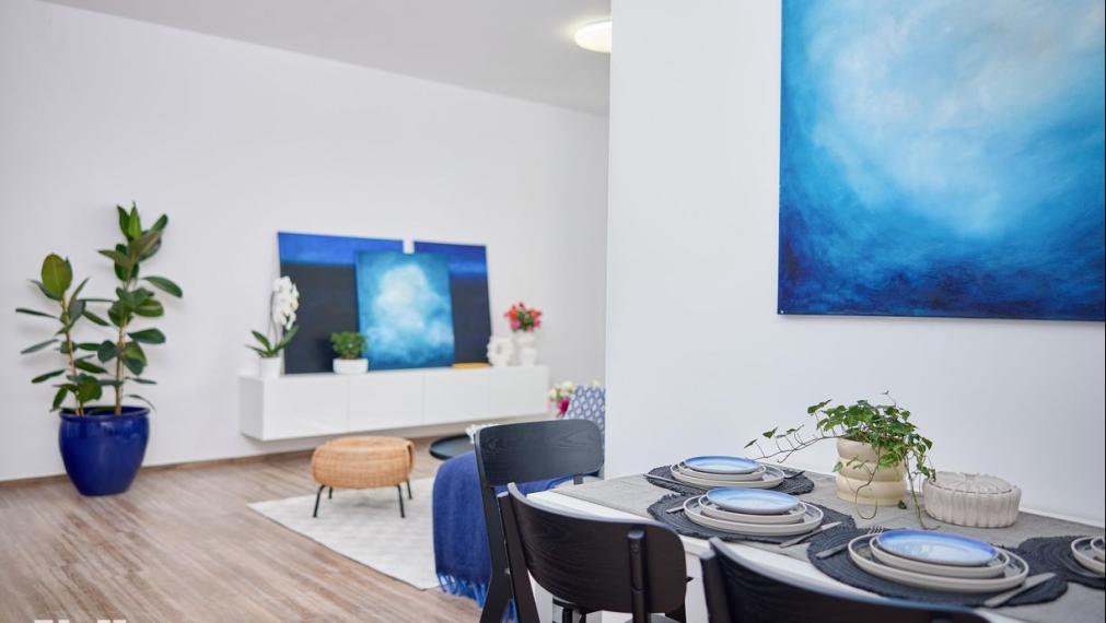 Neibrs | predaj (2) izbový byt s balkónom (kompletne zariadený) v zrekonštruovanej historickej budove na Palisádach v Bratislave