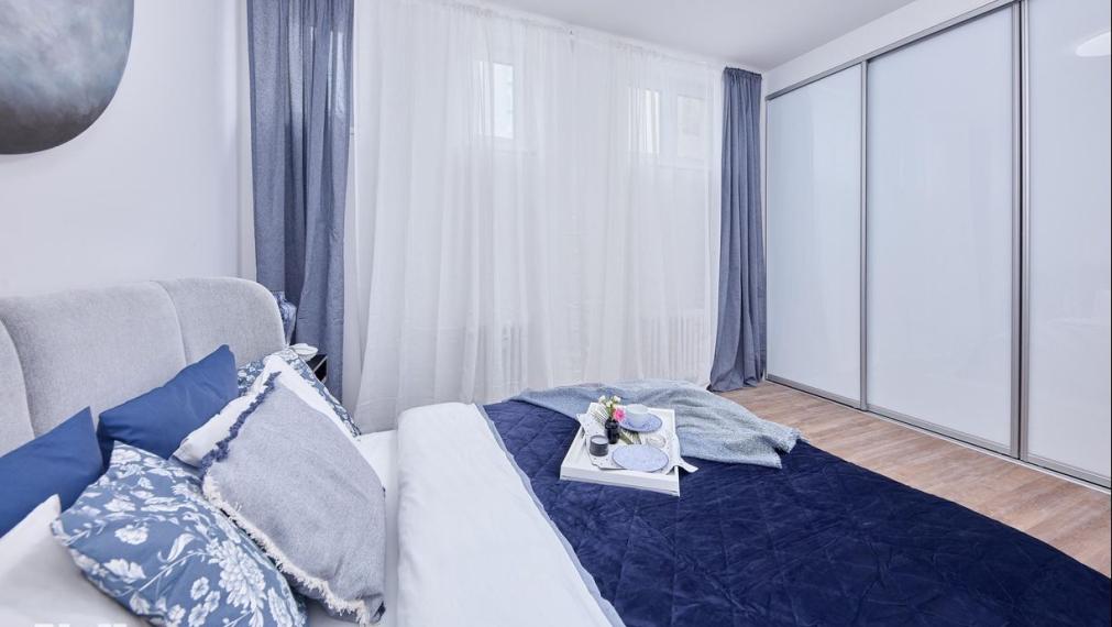 Neibrs | predaj (2) izbový byt s balkónom (kompletne zariadený) v zrekonštruovanej historickej budove na Palisádach v Bratislave