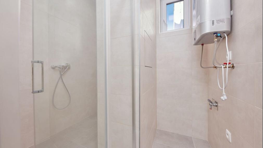 Neibrs | predaj (2) izbový byt s balkónom (kompletne zariadený) v zrekonštruovanej historickej budove na Palisádach v Bratislave