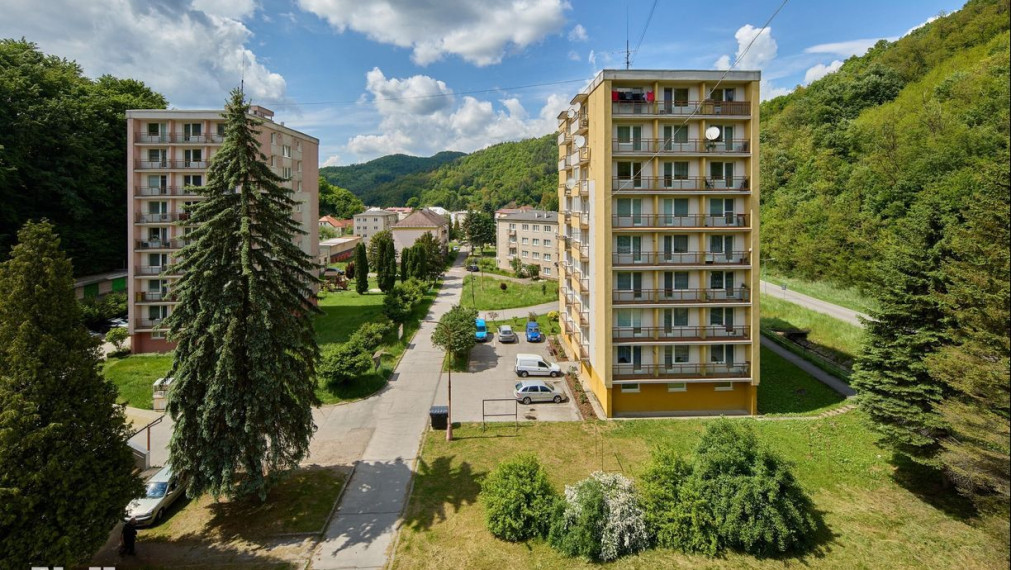 Neibrs | predaj (4) izbový veľkometrážny byt v obci Hodruša - Hámre okres Žarnovica