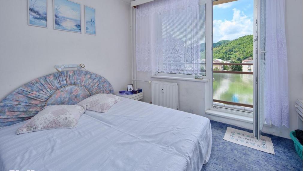 Neibrs | predaj (4) izbový veľkometrážny byt v obci Hodruša - Hámre okres Žarnovica