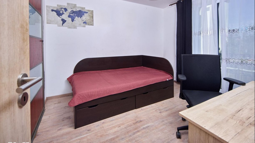 Neibrs | 4 izb. dom v radovej zástavbe, terasa, 2 parkovacie miesta