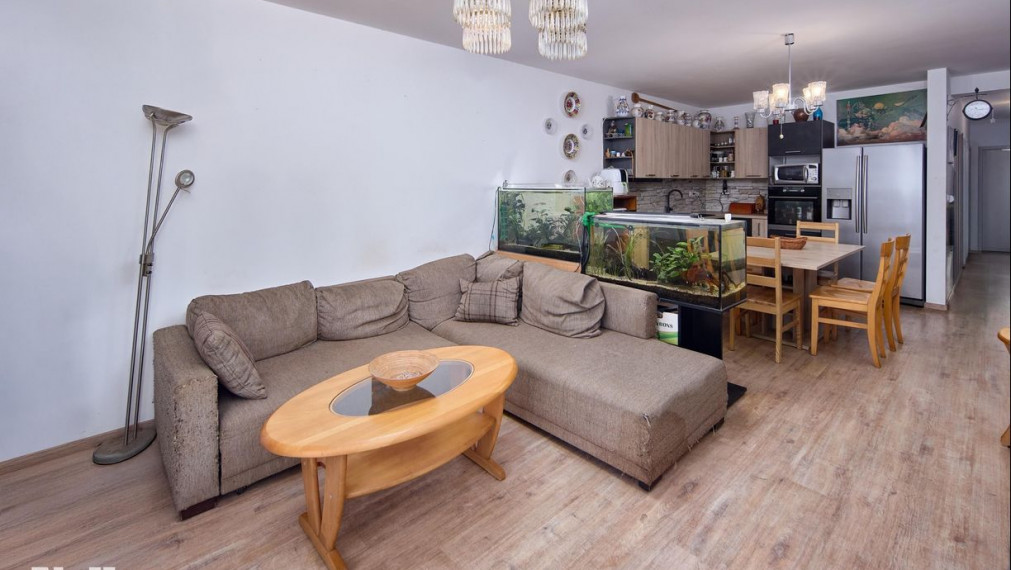 Neibrs | 4 izb. dom v radovej zástavbe, terasa, 2 parkovacie miesta