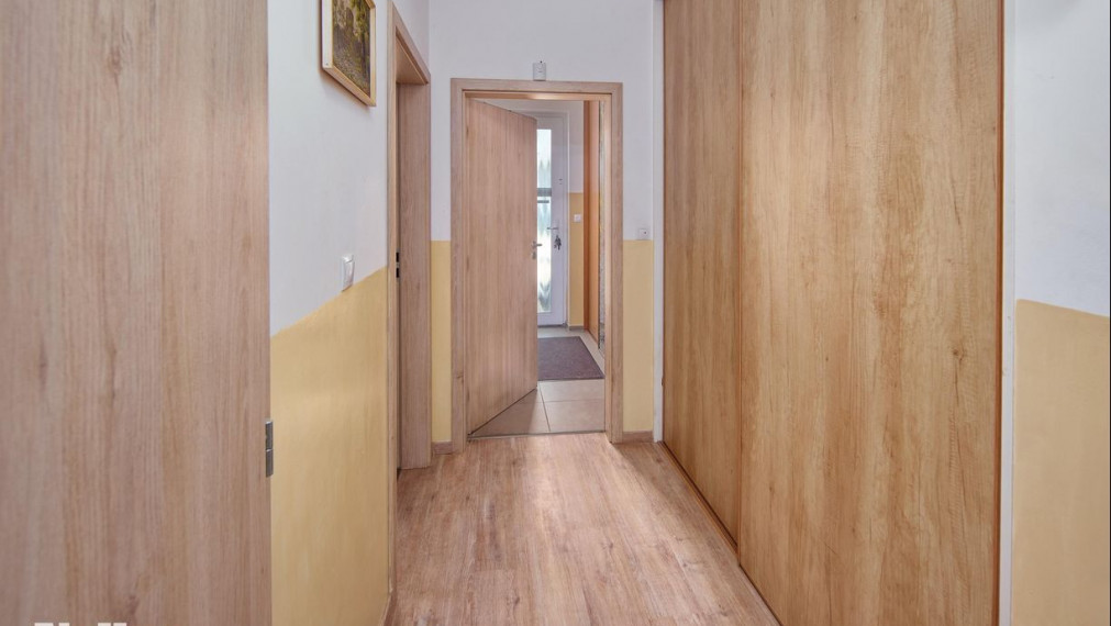 Neibrs | 4 izb. dom v radovej zástavbe, terasa, 2 parkovacie miesta