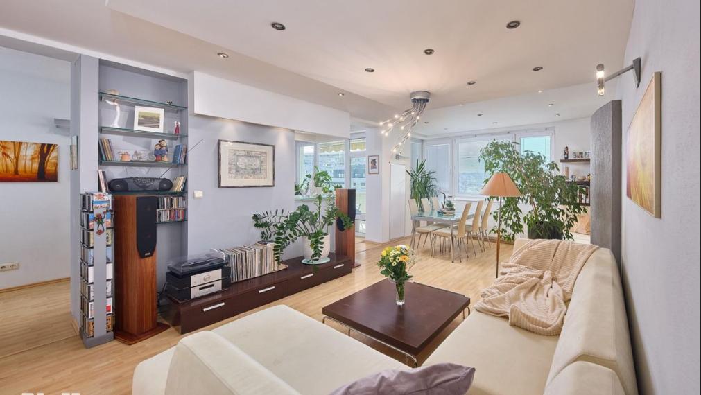 Neibrs| 4 izb. byt, Kramáre, 127 m2 plus 7 m2 loggia, pivnica, dve svetové strany