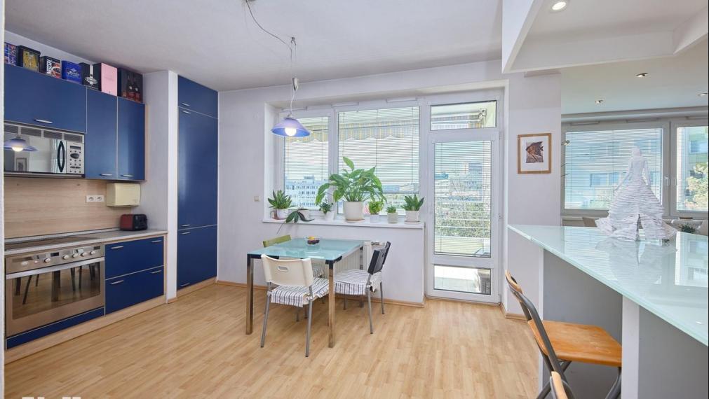 Neibrs| 4 izb. byt, Kramáre, 127 m2 plus 7 m2 loggia, pivnica, dve svetové strany