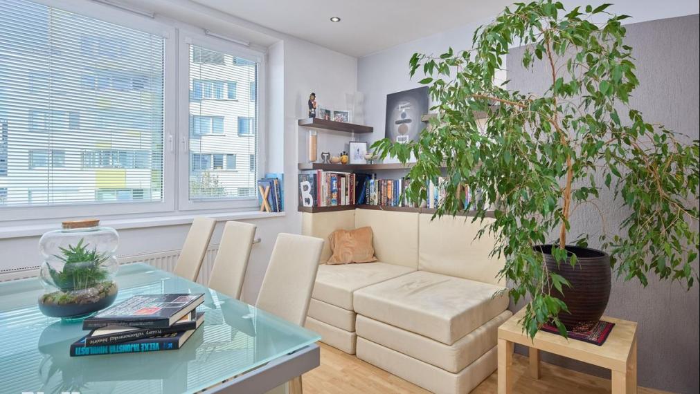 Neibrs| 4 izb. byt, Kramáre, 127 m2 plus 7 m2 loggia, pivnica, dve svetové strany