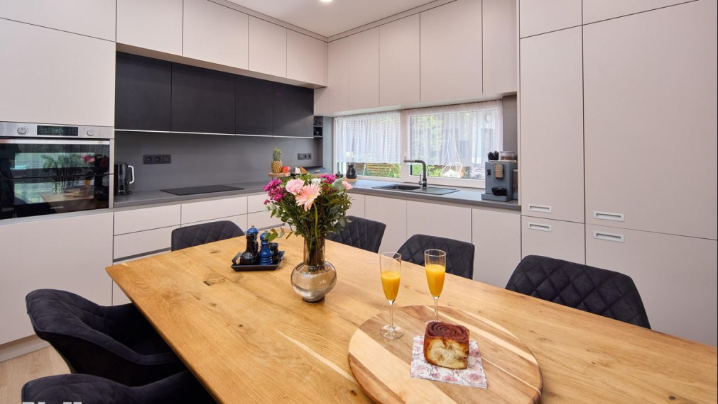 Neibrs | predaj (4) izbový zariadený rodinný dom s pozemkom (461m2) Hrubá Borša – Green Resort