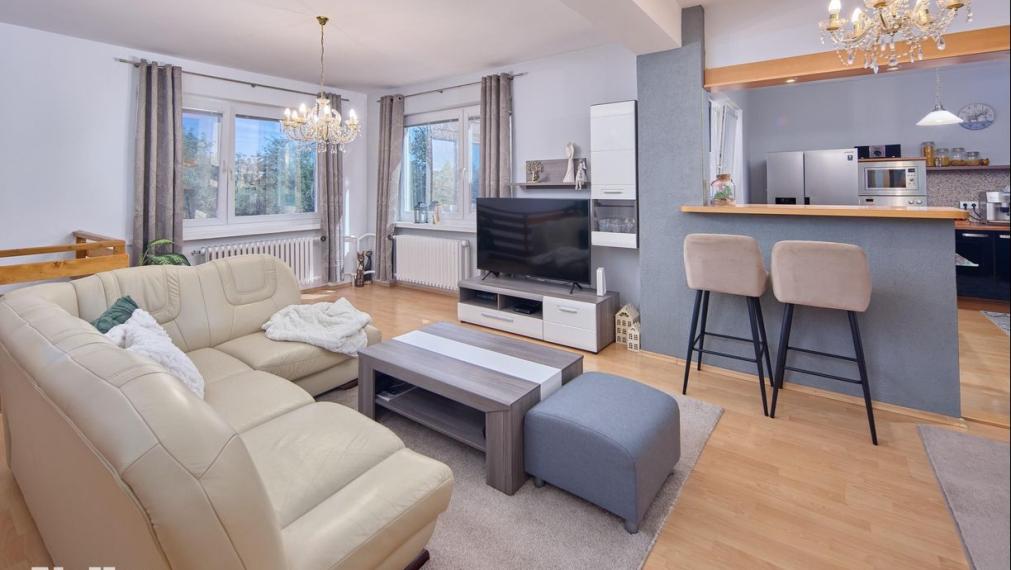 Neibrs | REZERVOVANÉ (6) izbový dvojgeneračný rodinný dom s veľkým pozemkom 985m2 na Petöfiho ulici v Podunajských Biskupiciach