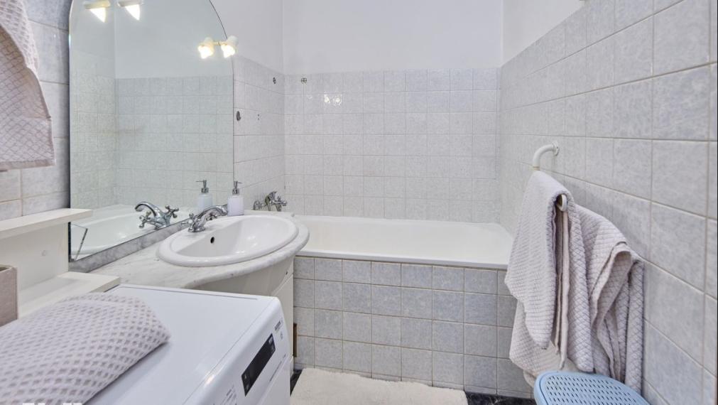 Neibrs | REZERVOVANÉ (6) izbový dvojgeneračný rodinný dom s veľkým pozemkom 985m2 na Petöfiho ulici v Podunajských Biskupiciach