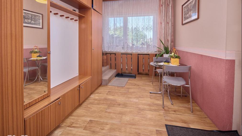 Neibrs | REZERVOVANÉ (6) izbový dvojgeneračný rodinný dom s veľkým pozemkom 985m2 na Petöfiho ulici v Podunajských Biskupiciach