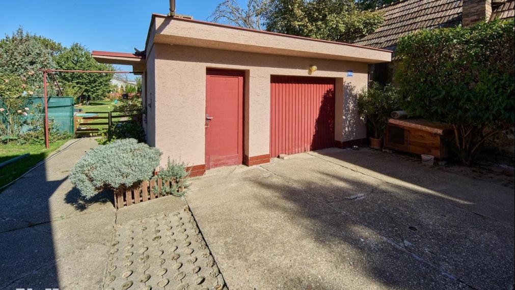 Neibrs | REZERVOVANÉ (6) izbový dvojgeneračný rodinný dom s veľkým pozemkom 985m2 na Petöfiho ulici v Podunajských Biskupiciach