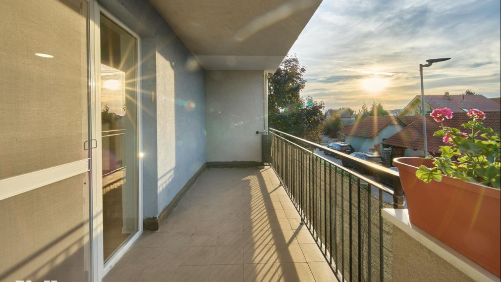 Neibrs | REZERVOVANÉ- 4 izb. byt s dvomi terasami, parkovacím miestom a garážou, Farebná ul. Rovinka