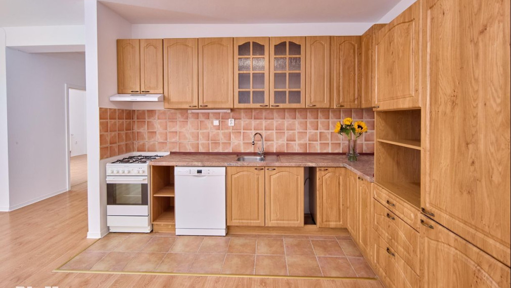 Neibrs | REZERVOVANÉ- 4 izb. byt s dvomi terasami, parkovacím miestom a garážou, Farebná ul. Rovinka