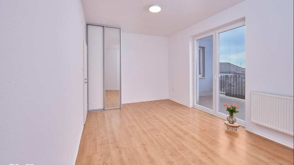 Neibrs | REZERVOVANÉ- 4 izb. byt s dvomi terasami, parkovacím miestom a garážou, Farebná ul. Rovinka