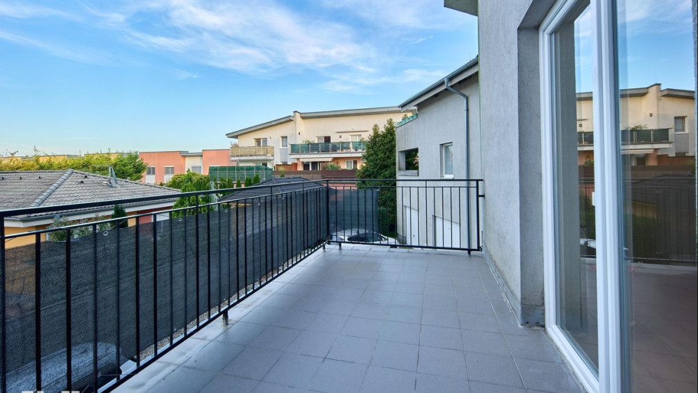 Neibrs | REZERVOVANÉ- 4 izb. byt s dvomi terasami, parkovacím miestom a garážou, Farebná ul. Rovinka