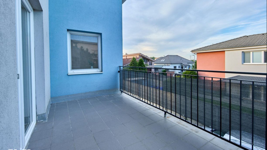 Neibrs | REZERVOVANÉ- 4 izb. byt s dvomi terasami, parkovacím miestom a garážou, Farebná ul. Rovinka