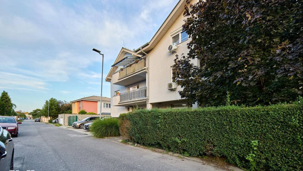 Neibrs | REZERVOVANÉ- 4 izb. byt s dvomi terasami, parkovacím miestom a garážou, Farebná ul. Rovinka