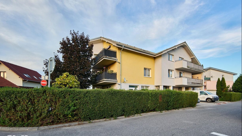 Neibrs | REZERVOVANÉ- 4 izb. byt s dvomi terasami, parkovacím miestom a garážou, Farebná ul. Rovinka