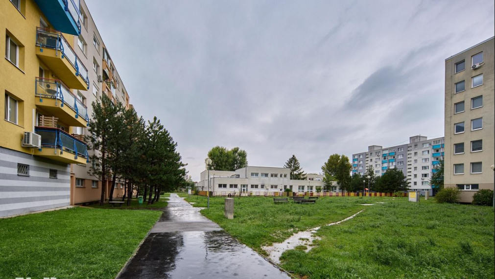 Neibrs | REZERVOVANÉ- 2 izb. byt, čiastočná rekonštrukcia, balkón, Pri Šajbách