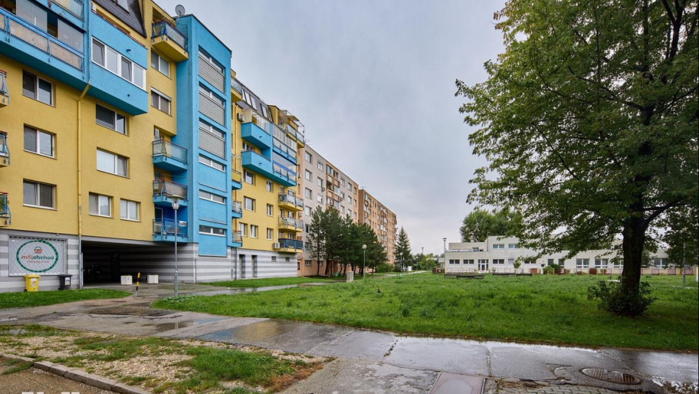 Neibrs | REZERVOVANÉ- 2 izb. byt, čiastočná rekonštrukcia, balkón, Pri Šajbách