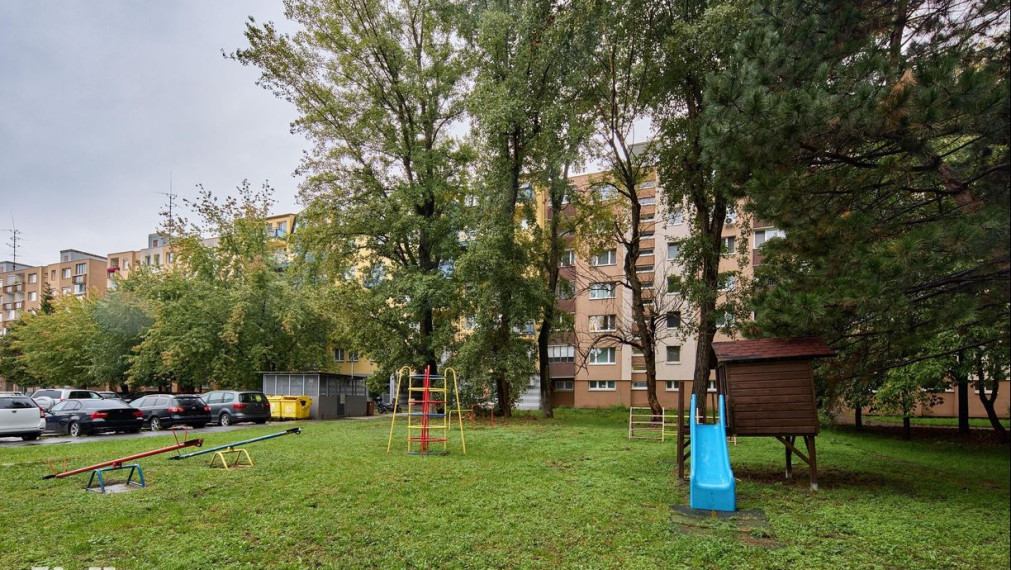 Neibrs | REZERVOVANÉ- 2 izb. byt, čiastočná rekonštrukcia, balkón, Pri Šajbách