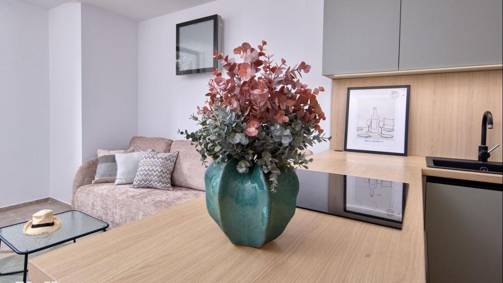 Neibrs | Exkluzívne na krátkodobý/ dlhodobý prenájom zariadený 3i rodinný dom, 90m2 s parkovaním, záhradou, Devínska cesta, Bratislava IV