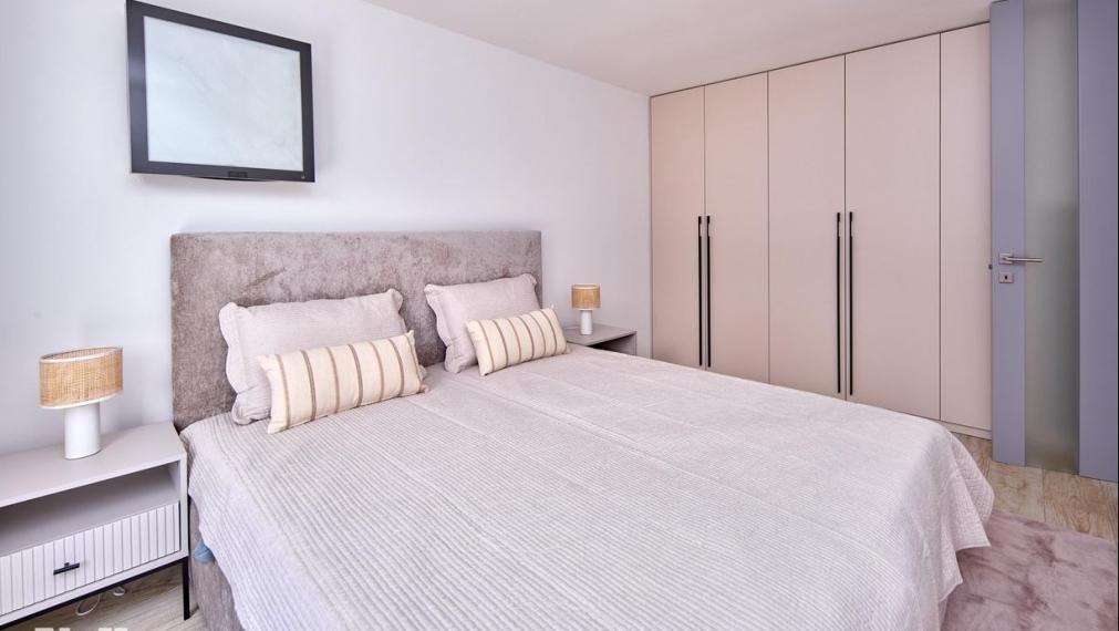 Neibrs | Exkluzívne na krátkodobý/ dlhodobý prenájom zariadený 3i rodinný dom, 90m2 s parkovaním, záhradou, Devínska cesta, Bratislava IV