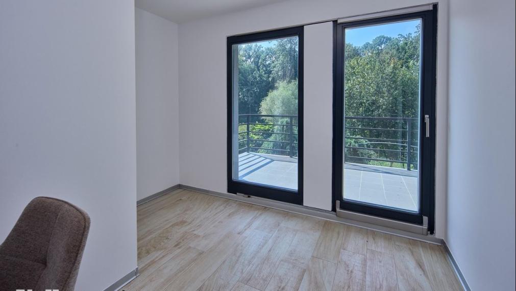 Neibrs | Exkluzívne na krátkodobý/ dlhodobý prenájom zariadený 3i rodinný dom, 90m2 s parkovaním, záhradou, Devínska cesta, Bratislava IV