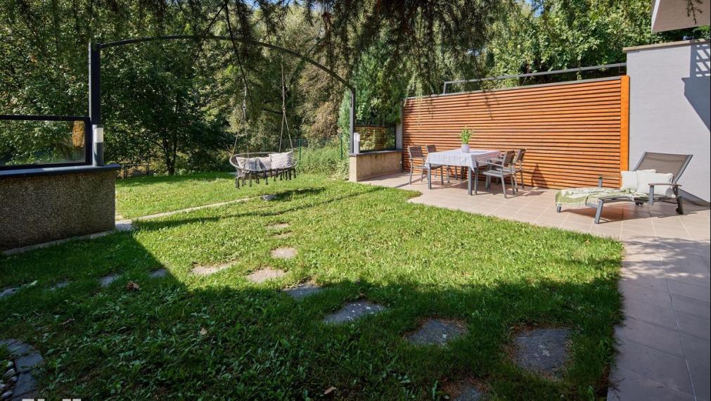 Neibrs | Exkluzívne na krátkodobý/ dlhodobý prenájom zariadený 3i rodinný dom, 90m2 s parkovaním, záhradou, Devínska cesta, Bratislava IV