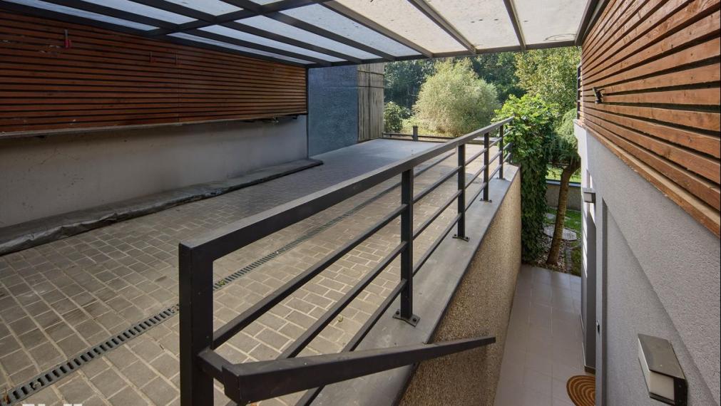 Neibrs | Exkluzívne na krátkodobý/ dlhodobý prenájom zariadený 3i rodinný dom, 90m2 s parkovaním, záhradou, Devínska cesta, Bratislava IV