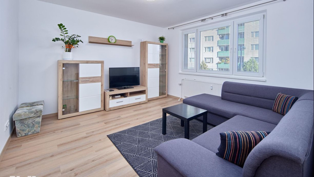 Neibrs | prenájom (3) izbový zariadený byt po úplne novej rekonštrukcii | Pečnianska ulica v tesnej blízkosti centra Bratislavy