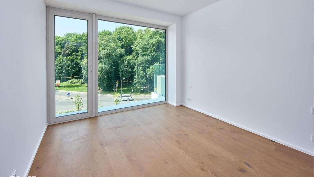 Neibrs | predaj (4) izbový byt s dvoma balkónmi a vonkajším parkovacím miestom v prestížnom projekte LIGET – Petržalka