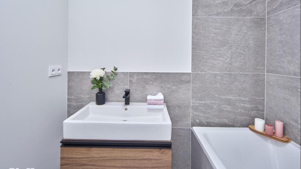 Neibrs | predaj (4) izbový byt s dvoma balkónmi a vonkajším parkovacím miestom v prestížnom projekte LIGET – Petržalka